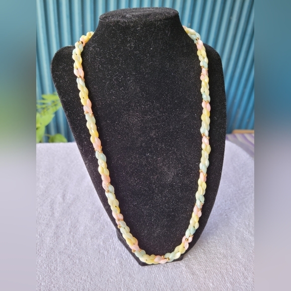 Dainty Vintage Pearl Cat's Eye Necklace Pastel yellow,  pink, gold - Picture 8 of 15